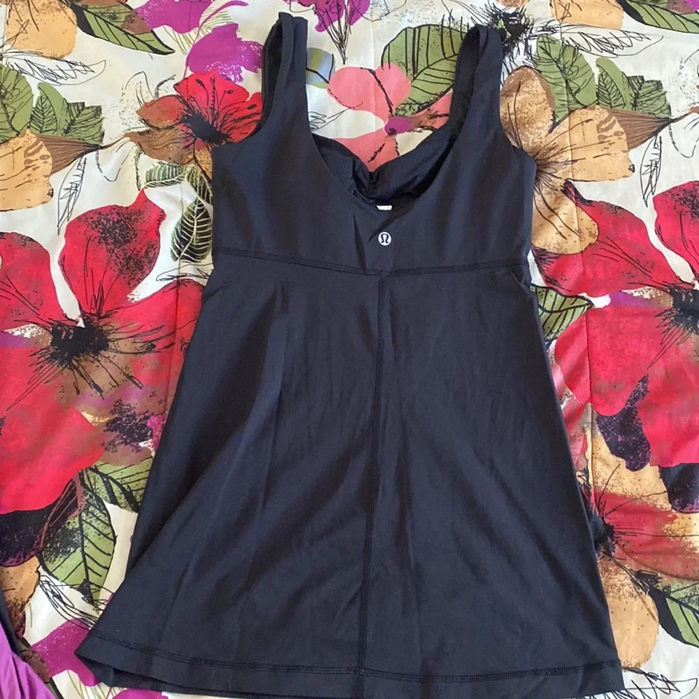 Lululemon Aria Tank - Picture 7 of 9